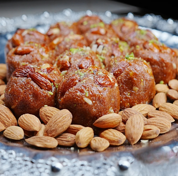 Amritsari Pinni | Made with Pure Desi Ghee & Love
